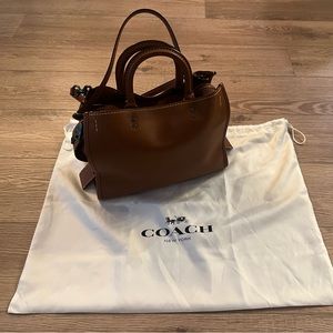 Rogue Coach 1941 30 inch bag. Saddle in color. Style number 38124.